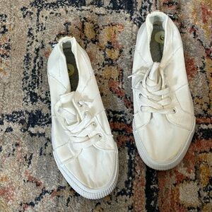 Women’s white Tommy Bahama slide Paul on sneakers size 9